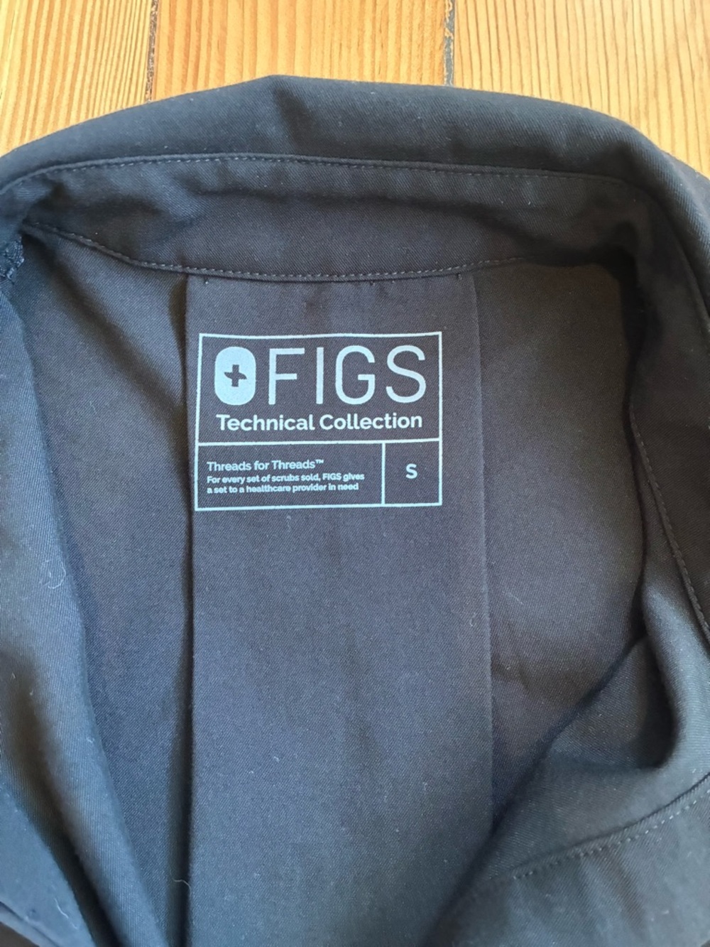 FIGS Women's Black Short Sleeve Button Front Top - Picture 6 of 10